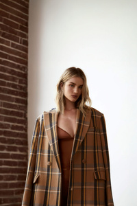 Rosie Huntington Whiteley For The Sunday Times Style 2025 (2160x3840) Resolution Wallpaper