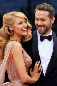 Ryan Renolds And Blake Lively 2018 (640x960) Resolution Wallpaper