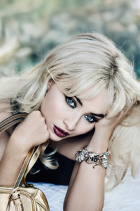 Sabrina Carpenter Versace 4k (320x480) Resolution Wallpaper