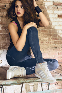 Selena Gomez Adidas Neo 5k