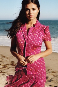 Selena Gomez On Beach (240x400) Resolution Wallpaper