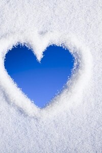 1242x2688 Snow Heart