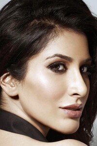Sophie Choudry (240x400) Resolution Wallpaper