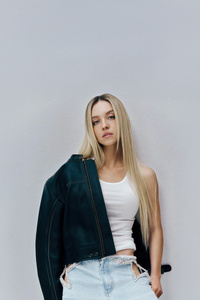 Sydney Sweeney Magicial (480x854) Resolution Wallpaper