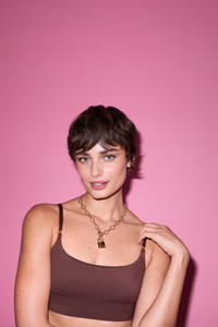 Taylor Hill Victorias Secret Valentines Day 2025 (1080x2160) Resolution Wallpaper