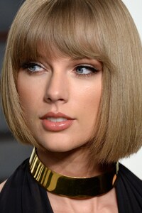 Taylor Swift Blonde Hair (240x320) Resolution Wallpaper