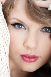 Taylor Swift Blue Eyes (240x400) Resolution Wallpaper