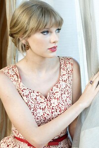Taylor Swift Musician (1280x2120) Resolution Wallpaper
