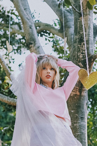 Taylor Swift Valheria Rocha 2019 (480x800) Resolution Wallpaper