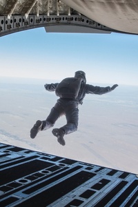 Tom Cruise Mission Impossible Fallout 2018 Jumps Out Of Plane (320x480) Resolution Wallpaper