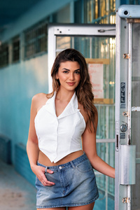 Veronica Model Wears Casual White And Denim (360x640) Resolution Wallpaper