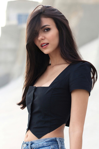Victoria Justice Cute Hair In Face 4k (480x800) Resolution Wallpaper