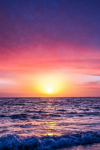 Vivid Ocean Sunset Crimson Horizon Over The Deep (640x960) Resolution Wallpaper