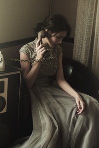 320x568 Woman Talking On Wire Telephone