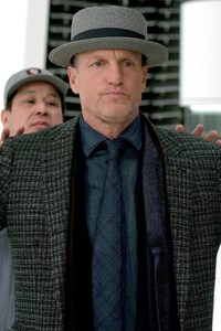 Woody Harrelson Now You See Me 2 (720x1280) Resolution Wallpaper