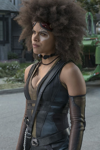 Zazie Beetz As Domino In Deadpool 2 Movie (320x480) Resolution Wallpaper